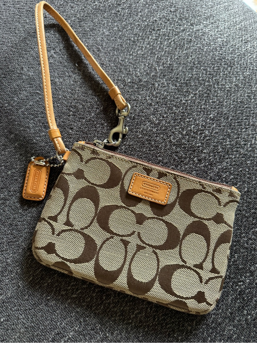 NWT COACH 2001 Wristlet in Signature Khaki/Tan Canvas See Matching Bag